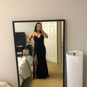 Lulu’s navy blue gown